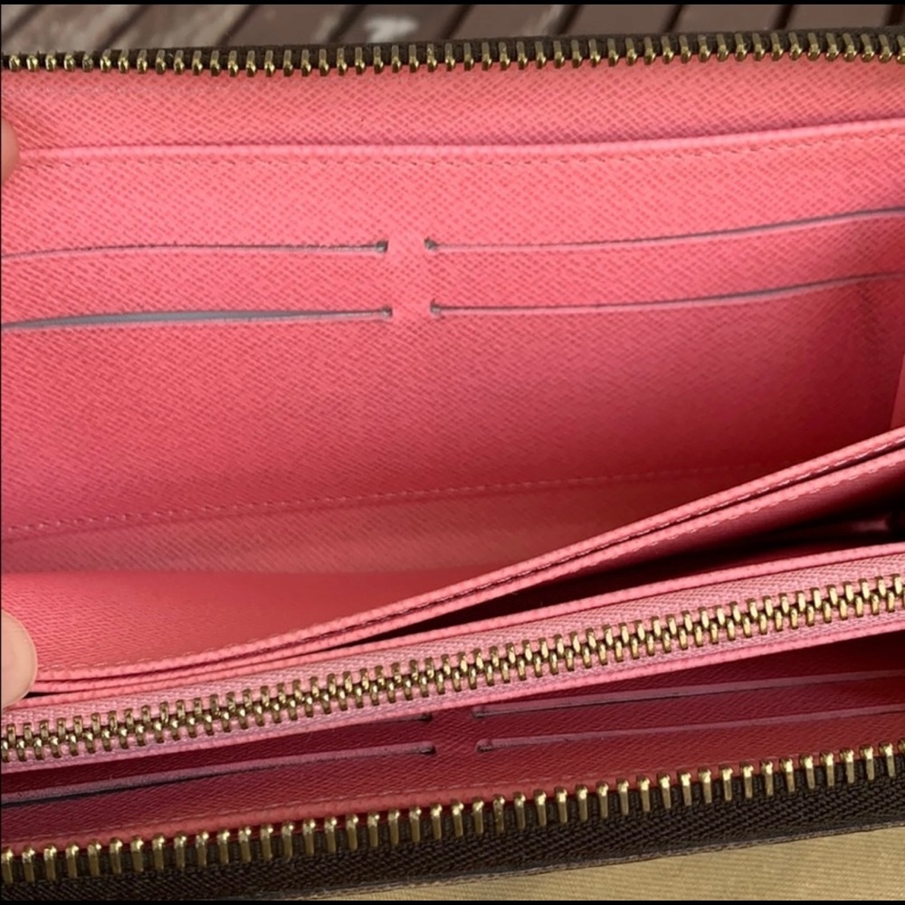 💯% Authentic Louis Vuitton Monogram Zip Wallet - Picture 11 of 16